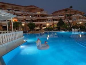 Bazén v ubytování Royal Garden Sea Views By Deihu Experiences nebo v jeho okolí