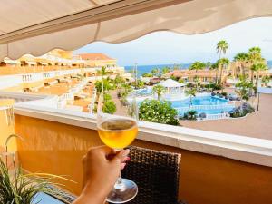 Bazén v ubytování Royal Garden Sea Views By Deihu Experiences nebo v jeho okolí