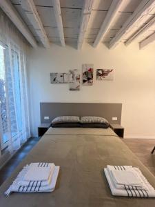 A bed or beds in a room at Alla Crosera del Santo