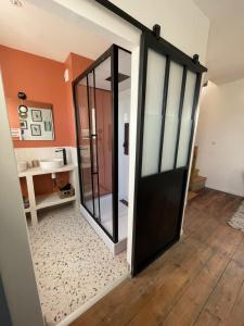 Posteľ alebo postele v izbe v ubytovaní L'Annexe Amiens