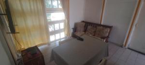 a room with a table and a chair and a window at Alojamiento beba in Rada Tilly