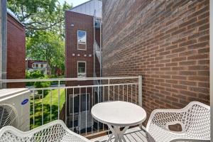 Balkón nebo terasa v ubytování TripMontreal 201