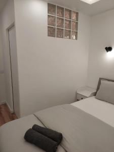 Postel nebo postele na pokoji v ubytování Lisbon South Bay Rooms