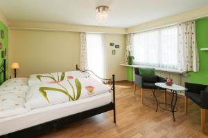 Postel nebo postele na pokoji v ubytování Hotel Sternen + 28 fotografií