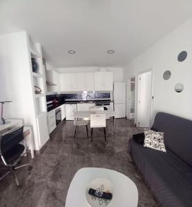 Kuchyňa alebo kuchynka v ubytovaní Apartamento cerca del puerto y del paseo