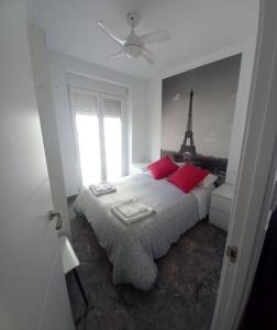 Posteľ alebo postele v izbe v ubytovaní Apartamento cerca del puerto y del paseo + 9 fotografií