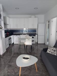 Kuchyňa alebo kuchynka v ubytovaní Apartamento cerca del puerto y del paseo