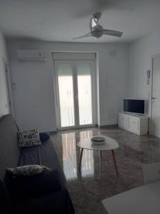 Televízia a/alebo spoločenská miestnosť v ubytovaní Apartamento cerca del puerto y del paseo
