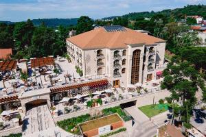an aerial view of a hotel with a large building at Hotel em Gramado - Buona Vitta in Gramado