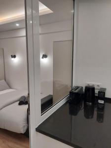 Postel nebo postele na pokoji v ubytování Lisbon South Bay Rooms