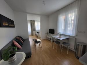 TV a/nebo společenská místnost v ubytování Studio Alicia, idéalement situé