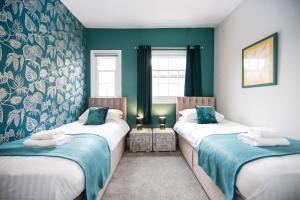 Postel nebo postele na pokoji v ubytování The Woolpack York - Unforgettable Group Getaway in Central York