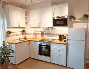 A kitchen or kitchenette at Apartamento Little Xoan
