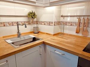 A kitchen or kitchenette at Apartamento Little Xoan