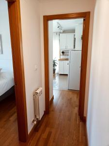 A kitchen or kitchenette at Apartamento Little Xoan