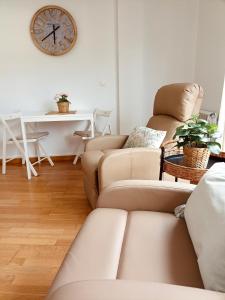 A seating area at Apartamento Little Xoan