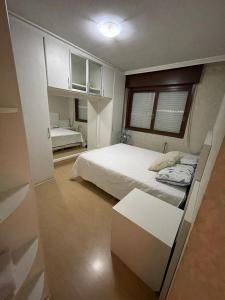 Ліжко або ліжка в номері Apartamento com elevador central