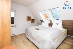 Postel nebo postele na pokoji v ubytování Haus Ahoi 221 - Wohnung Mastkieker