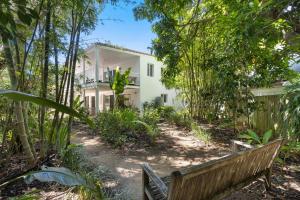 Κήπος έξω από το 10 Wesley Court Noosa Heads