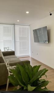 TV a/nebo společenská místnost v ubytování UhaUs Coliving 302 - Apto 12 habitaciones