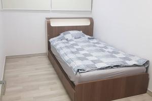 Postel nebo postele na pokoji v ubytování Yeongtong Family House