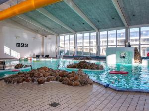 Bazén v ubytování Apartment Ringkøbing XIII nebo v jeho okolí