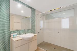 Bilik mandi di Deluxe Dual-Key Apartment in Peppers @ Salt Resort by uHoliday (3BR, 2BR and Hotel Room Options Available)