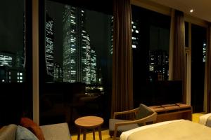 Posezení v ubytování HOTEL MYSTAYS Nishi Shinjuku