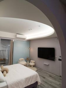 TV a/nebo společenská místnost v ubytování 鴝花甜點民宿 QuHua Sweety B&B