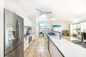 Photo de la galerie de l'établissement ZEN FORESHORE Cozy 2-BR, 2-BA Holiday Home + Pool, à Nightcliff