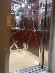 an empty elevator in a room with at Hotel Rest in Abū Qa‘ar