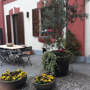 Un patio sau altă zonă în aer liber la La Corte di Saronno