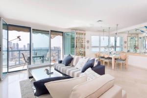 Χώρος καθιστικού στο Superb Beachfront Apartments with Shelter by Sea N' Rent