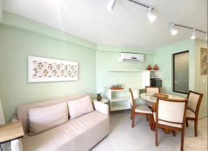 a living room with a couch and a table at MAUÍ BEACH Tamandaré Flat Terreo in Tamandaré +24 photos