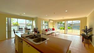 Fotografie z fotogalerie ubytování Boardwalk House by GoodLive v destinaci Point Cook