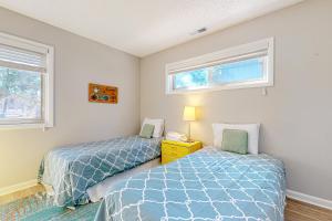 two beds in a room with two windows at Town of South Bethany --- 125 Elizabeth Way in Bethany Beach