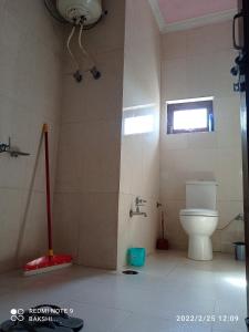 Bilik mandi di Bakshi Home Stay +31 gambar