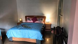Ένα ή περισσότερα κρεβάτια σε δωμάτιο στο Palms Villa