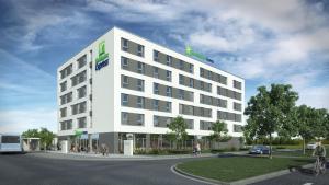 un revestimiento de un edificio blanco en Holiday Inn Express - Krefeld - Dusseldorf by IHG, en Krefeld