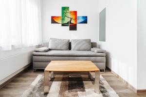 A seating area at Gemütliche Wohnung im Zentrum Top 2