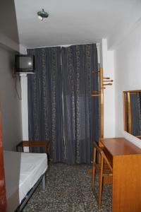 Cama o camas de una habitación en Hostal Mengual