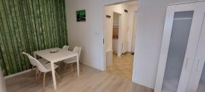 Foto dalla galleria di Siófok Club 218 Wellness Apartman a Siófok