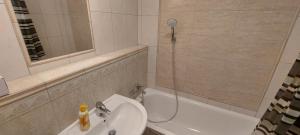 Foto dalla galleria di Siófok Club 218 Wellness Apartman a Siófok