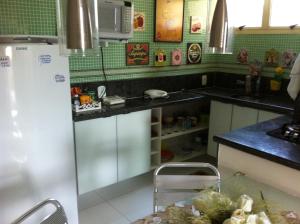 Een keuken of kitchenette bij Best Barra Beach Apartment