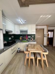 Nhà bếp/bếp nhỏ tại SOYA`S HOUSE