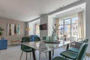 Televízia a/alebo spoločenská miestnosť v ubytovaní Living4Malaga Majestic Granada Street