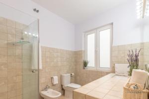 Kúpeľňa v ubytovaní Living4Malaga Majestic Granada Street