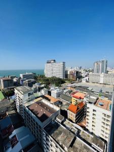 Nespecifikovaný výhled na destinaci Pattaya Central nebo výhled na město při pohledu z apartmánu