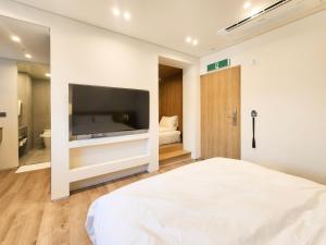 Postel nebo postele na pokoji v ubytování Eden Foret Hotel