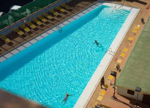 Bazén v ubytovaní Marlenghi Apartments 125 alebo v jeho blízkosti
